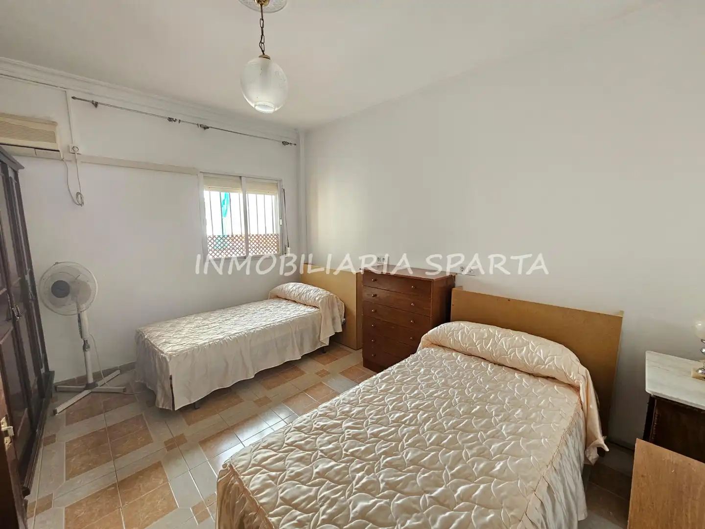 Habitación de Casa adosada en venta en Santiponce con Terraza, Trastero y Balcón