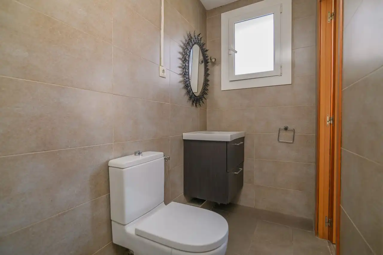 Baño de Ático en venta en Barcelona con Parquet, Terraza y Trastero