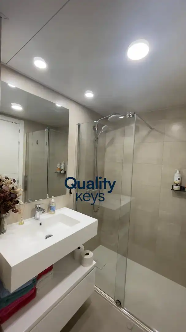 Bathroom of Flat for rent in Madrid  with Air Conditioner, Heating and Terrace