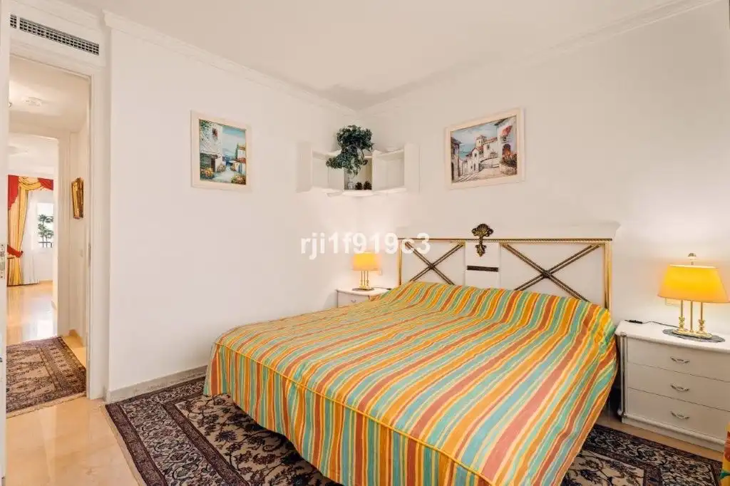 Habitación de Apartamento en venta en Marbella con Terraza, Trastero y Amueblado