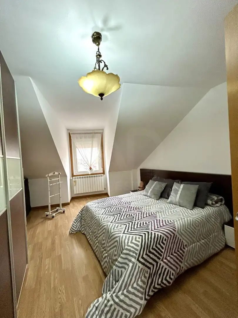 Schlafzimmer von Maisonette zum Verkauf in Valverde de la Virgen mit Klimaanlage und Heizung