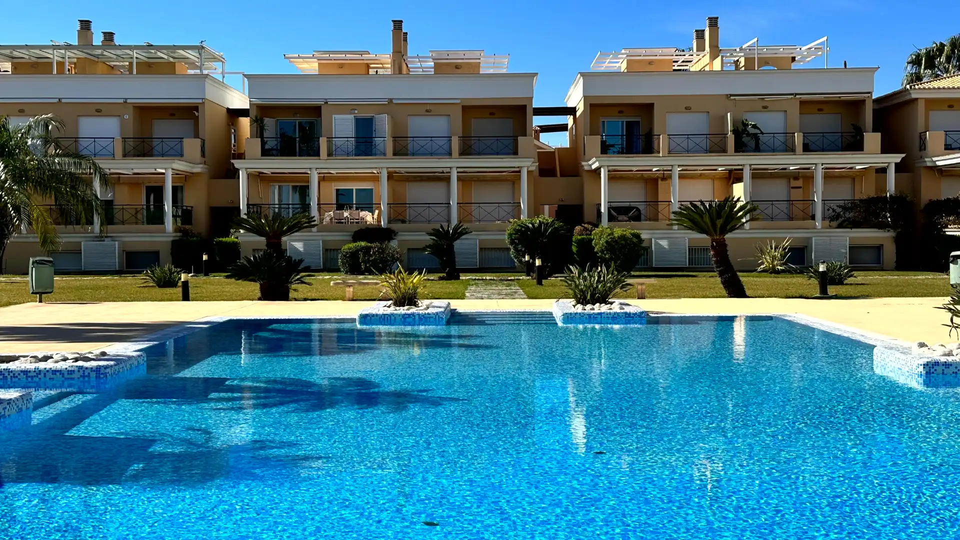 Piscina de Apartament de lloguer en Oliva amb Aire condicionat, Calefacció i Terrassa