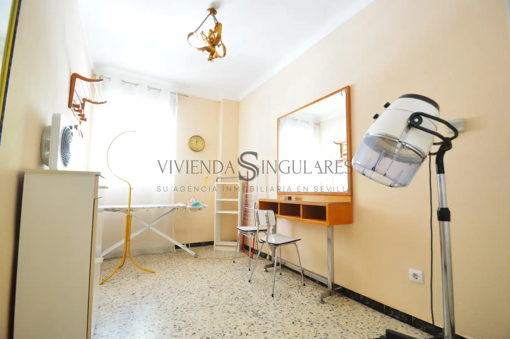 Bedroom of Flat for sale in Sevilla  with Air Conditioner, Terrace and Storage room
