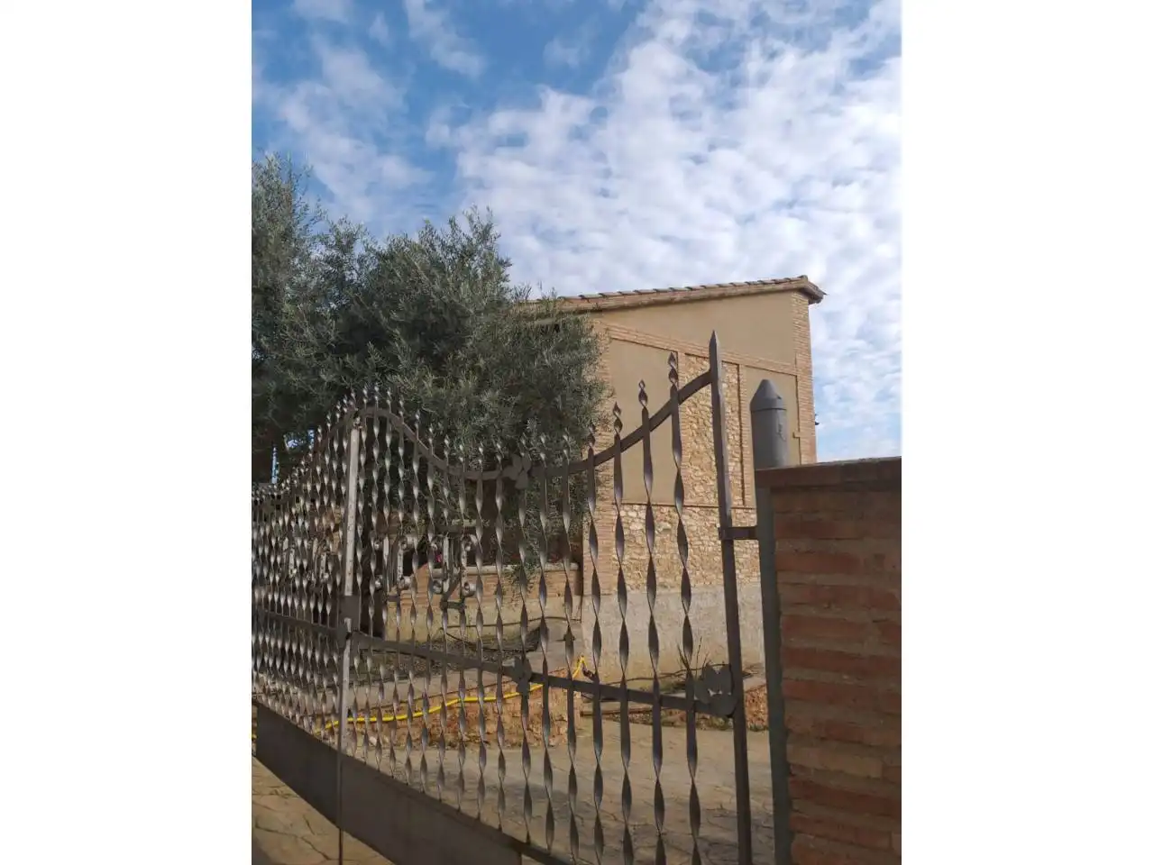 Vista exterior de Edificio en venta en Lascellas-Ponzano