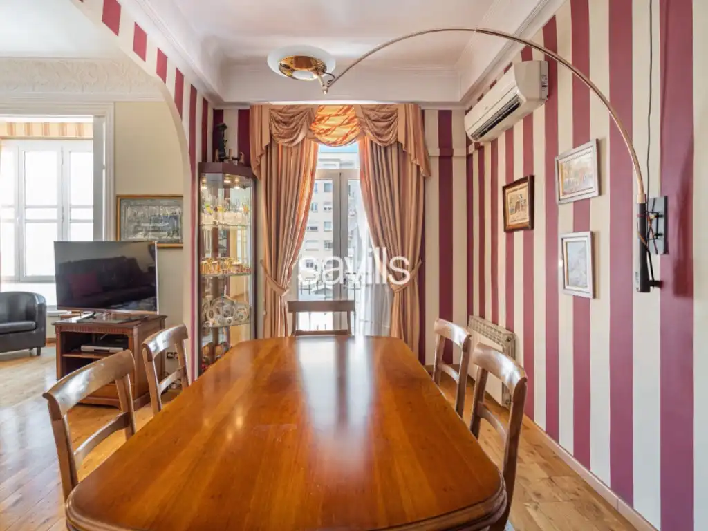 Menjador de Apartament en venda en Barcelona amb Aire condicionat, Terrassa i Balcó