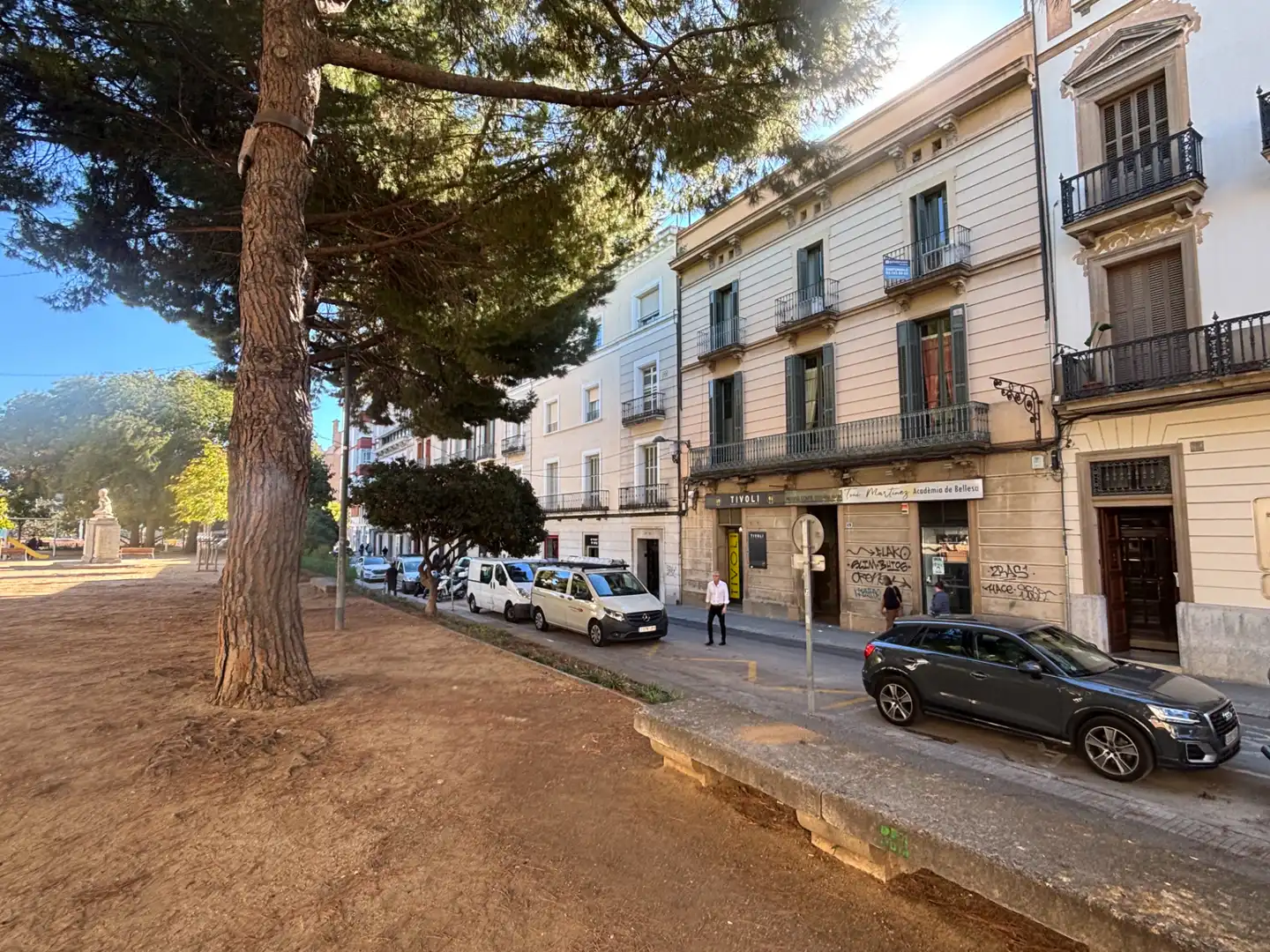Außenansicht von Erdgeschoss zum Verkauf in Terrassa mit Klimaanlage, Heizung und Privatgarten