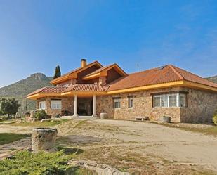 Exterior view of House or chalet for sale in Hoyo de Manzanares  with Terrace