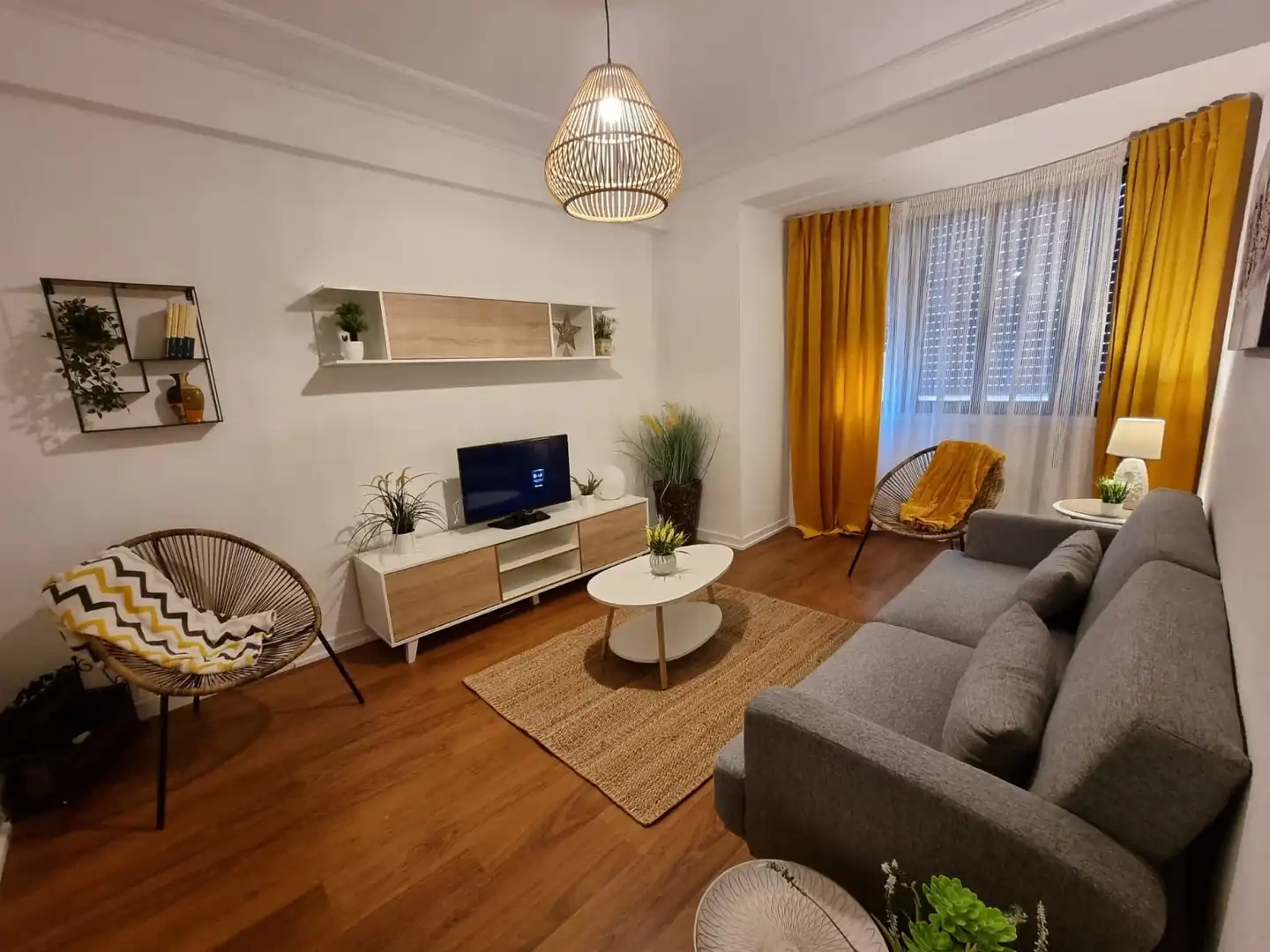 Living room of Flat for rent in Donostia - San Sebastián   with Heating, Furnished and Oven