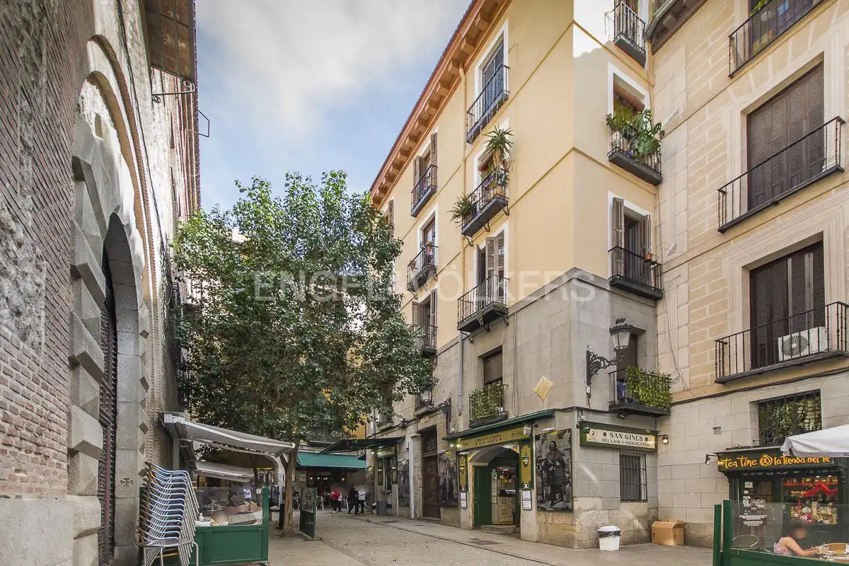 Exterior view of Flat for sale in Madrid  with Air Conditioner, Heating and Parquet flooring