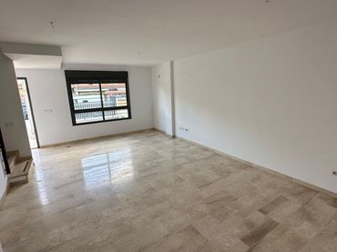 Adossat amb balcó en venda a DELS MOLINS