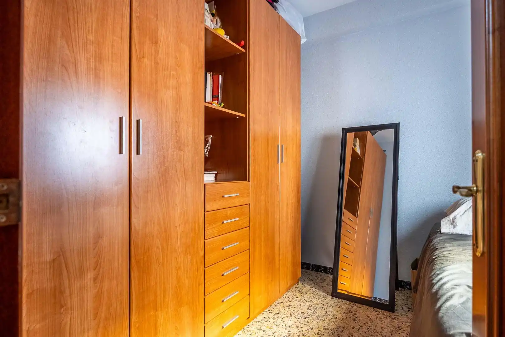 Dormitori de Casa o xalet en venda en Sevilla amb Aire condicionat, Terrassa i Traster