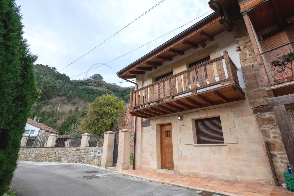Exterior view of House or chalet for sale in Corvera de Toranzo  with Air Conditioner, Heating and Furnished