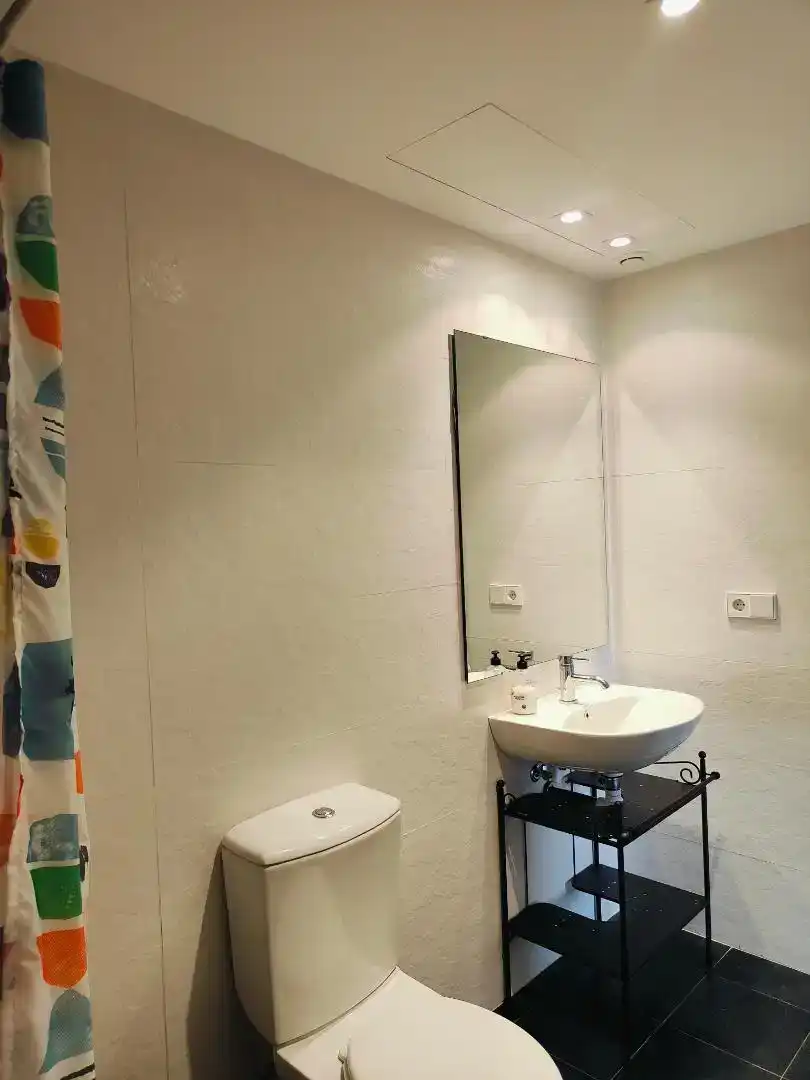 Bathroom of Flat for sale in Torrent  with Air Conditioner