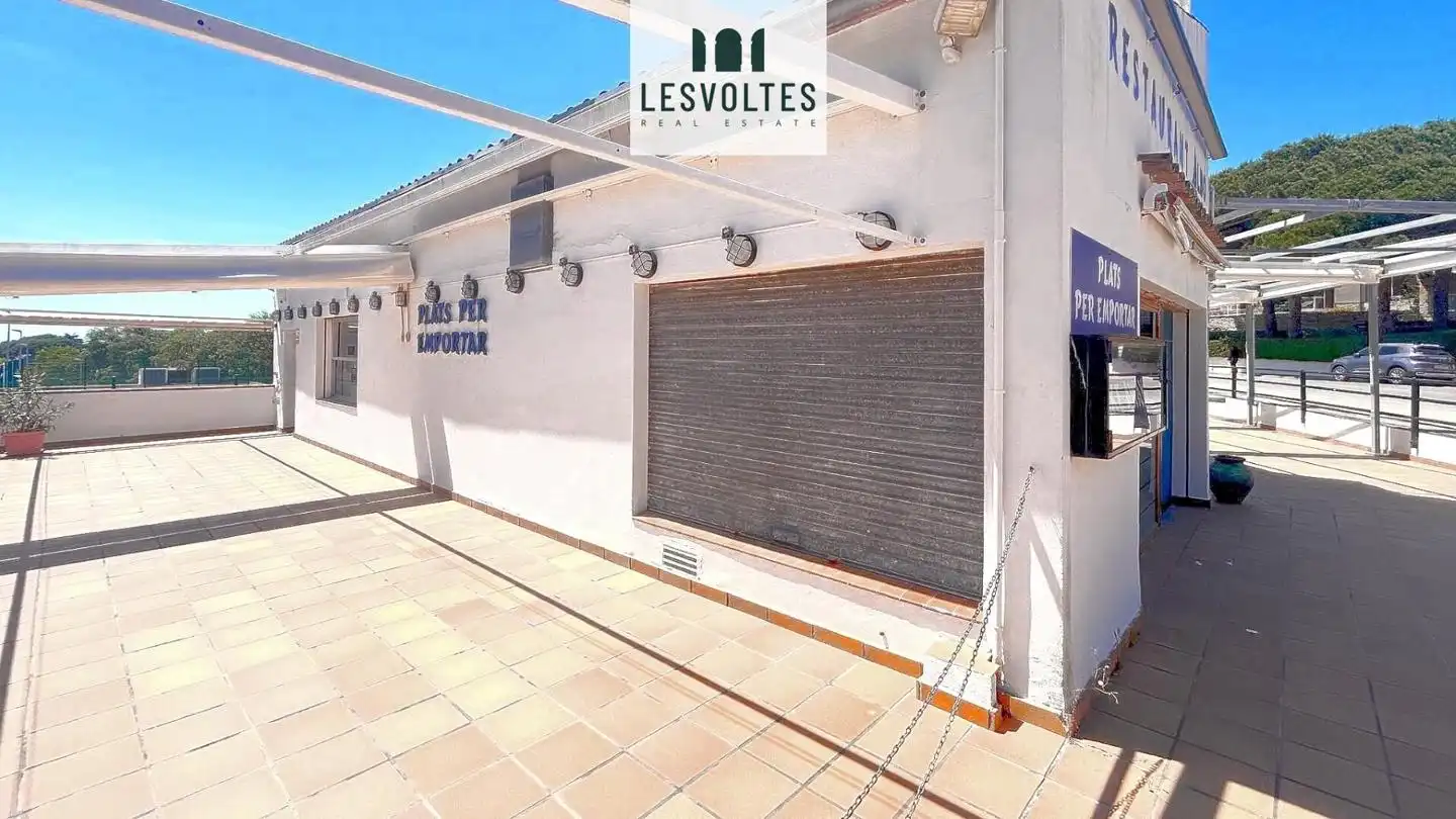 Vista exterior de Local en venda en Palafrugell amb Aire condicionat i Moblat
