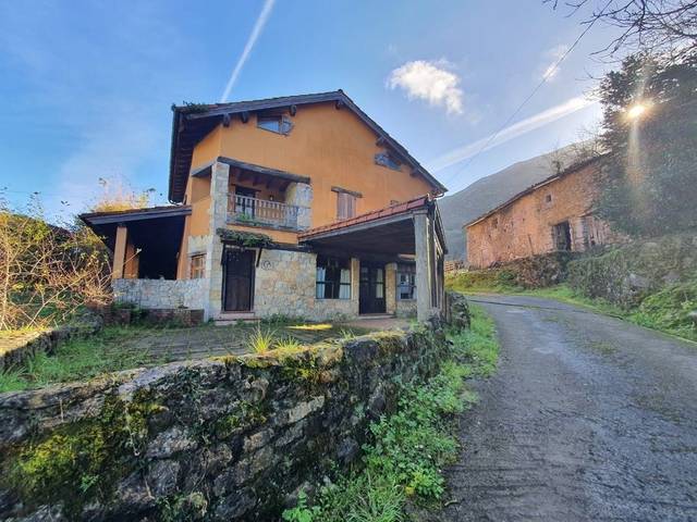 Finca rústica en Venta en Parres