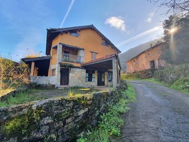 Casa rústica en venta en Parres