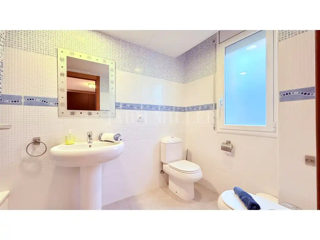 Bathroom of Ground floor for sale in L'Estartit  with Air Conditioner, Swimming Pool and Furnished