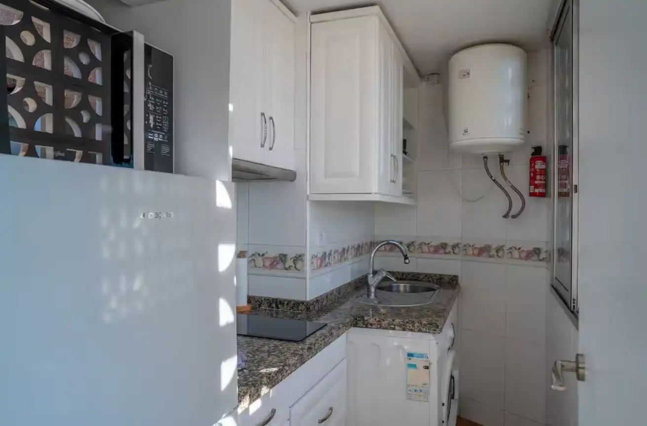 Cocina de Apartamento de alquiler en Benidorm con Aire acondicionado, Calefacción y Parquet