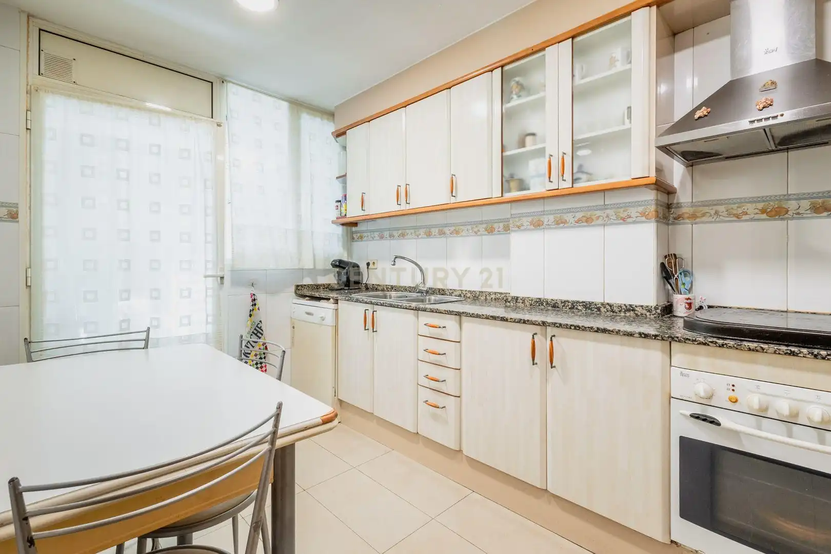 Cocina de Apartamento en venta en Sant Feliu de Llobregat con Trastero y Balcón