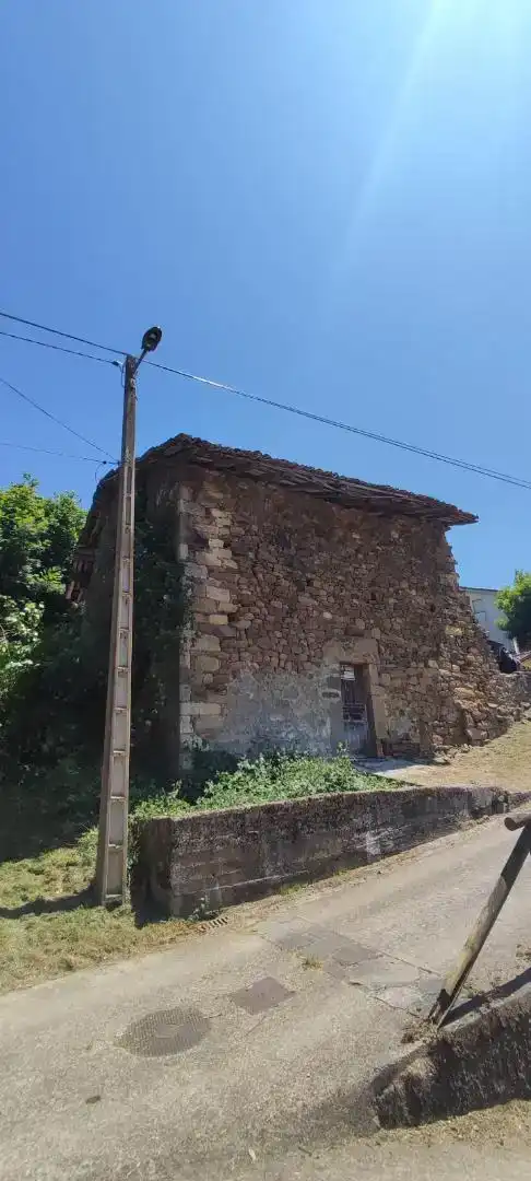 Vista exterior de Casa adosada en venda en Caso amb Balcó