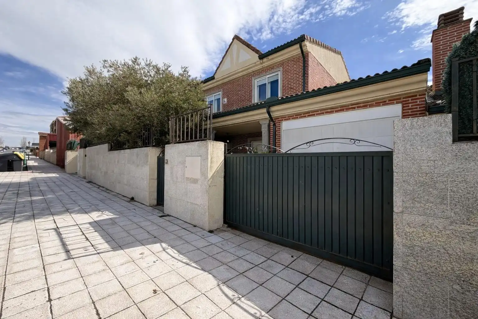 Xalet amb terrassa en venda a Hervencias Altas - El Pinar
