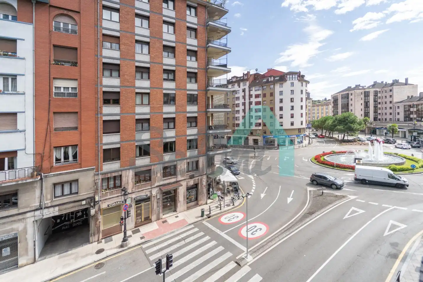Vista exterior de Pis en venda en Oviedo  amb Calefacció i Parquet
