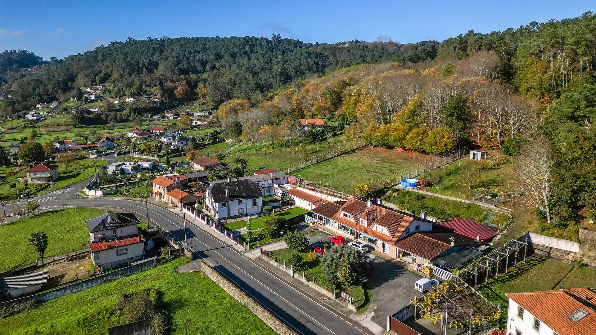 Außenansicht von Geschaftsraum zum Verkauf in Boqueixón mit Möbliert