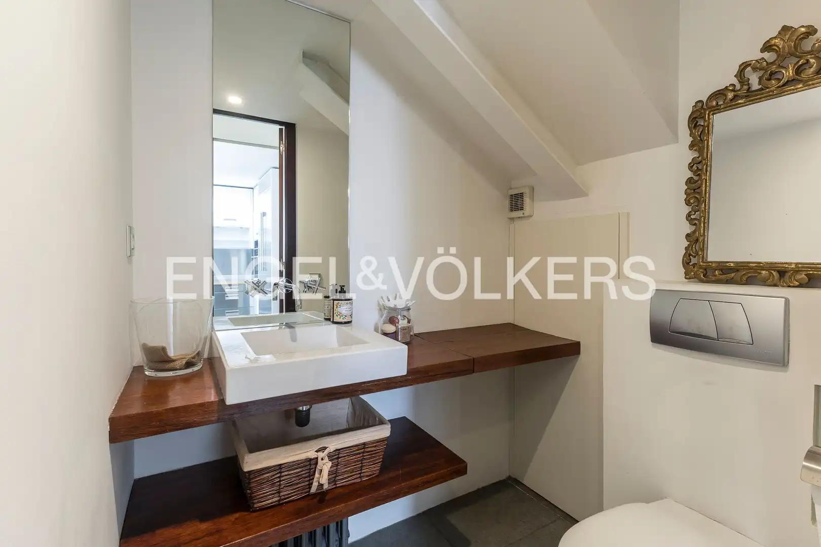 Bathroom of Houses for sale in Barcelona  with Air Conditioner, Heating and Private garden