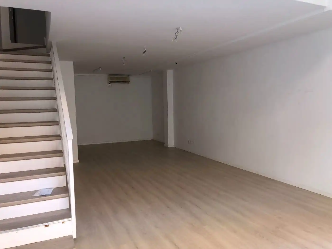 Commercial properties for rent in Carrer del Vallespir, 131, Barri de les Corts