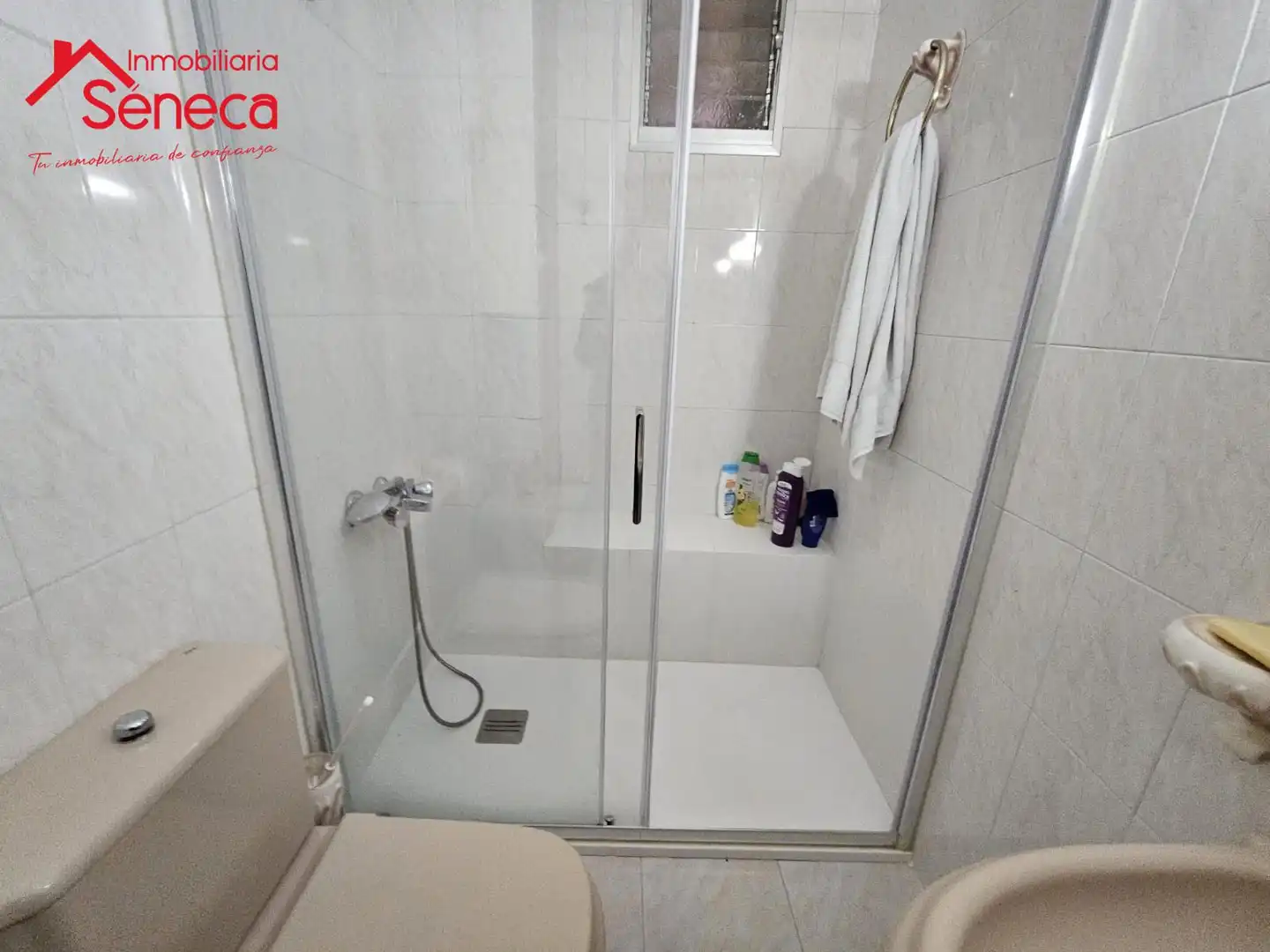 Bathroom of Flat for sale in Córdoba  with Air Conditioner, Heating and Terrace