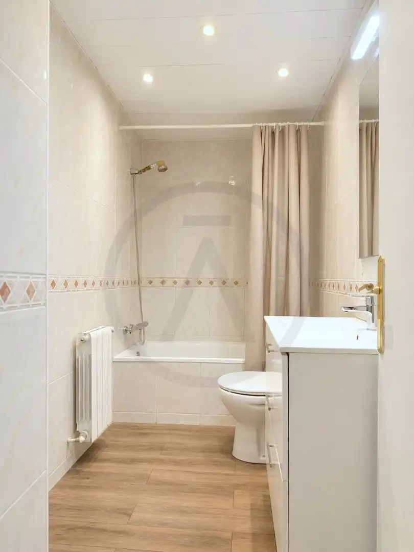 Bathroom of Flat for sale in Terrassa  with Heating, Parquet flooring and Terrace