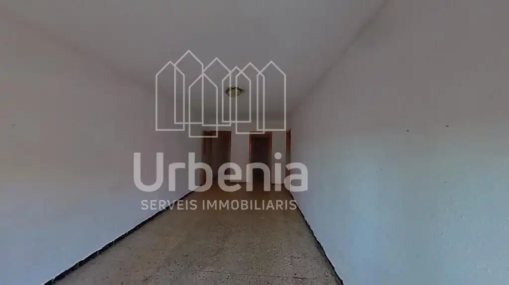 Piso en venta en C/ Garrotxa, Cerdanyola Nord