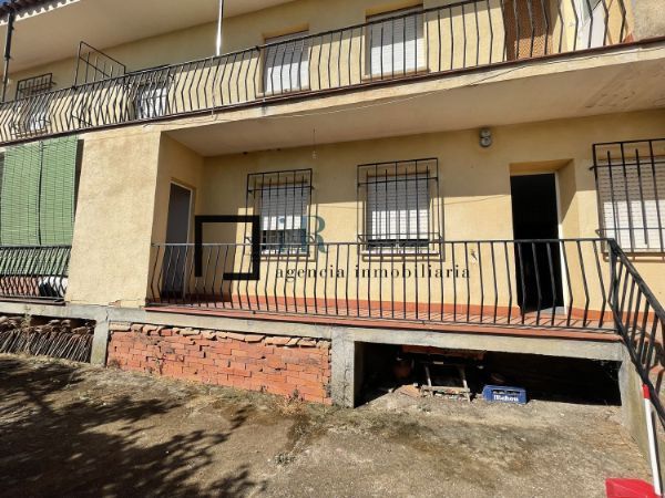Vista exterior de Pis en venda en Navahermosa amb Terrassa