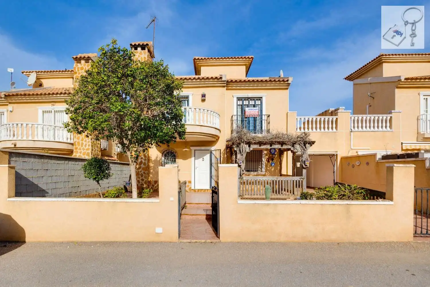 Vista exterior de Casa o chalet en venta en Torrevieja con Terraza y Piscina