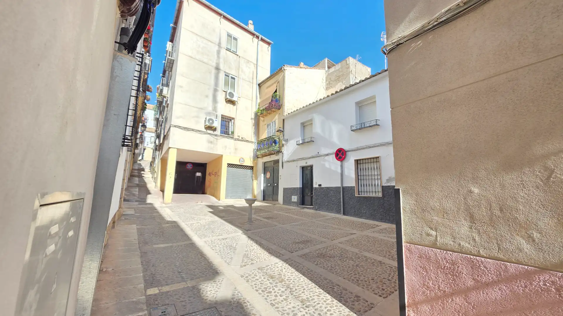 Vista exterior de Casa adosada en venda en Jaén amb Calefacció i Traster