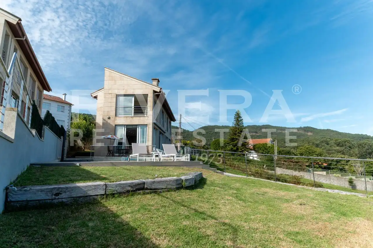 Vista exterior de Casa o chalet en venta en Poio con Calefacción, Jardín privado y Terraza