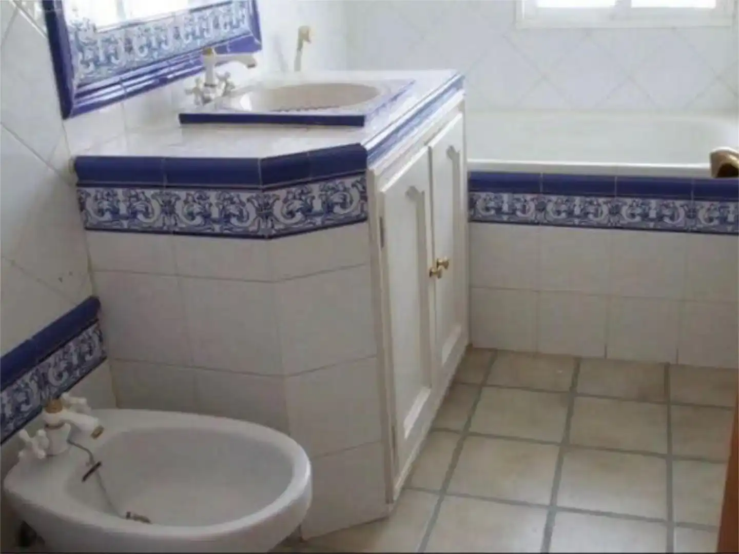 Bany de Pis en venda en Bollullos de la Mitación amb Piscina i Balcó