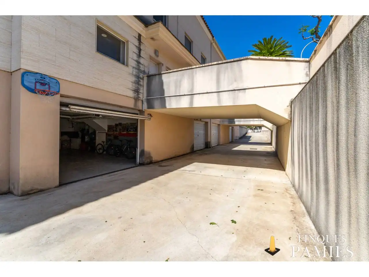 Parking de Casa adosada en venta en Riudoms con Aire acondicionado, Calefacción y Jardín privado