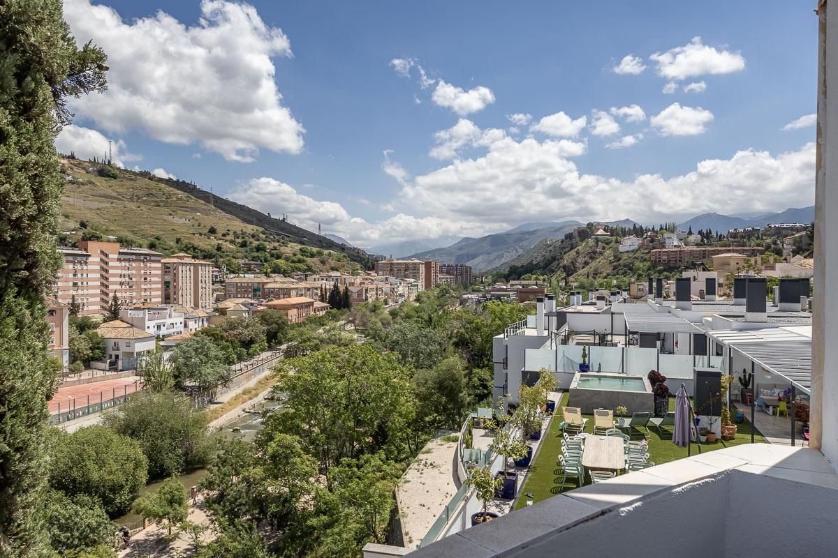 Exterior view of House or chalet for sale in  Granada Capital  with Air Conditioner, Heating and Parquet flooring