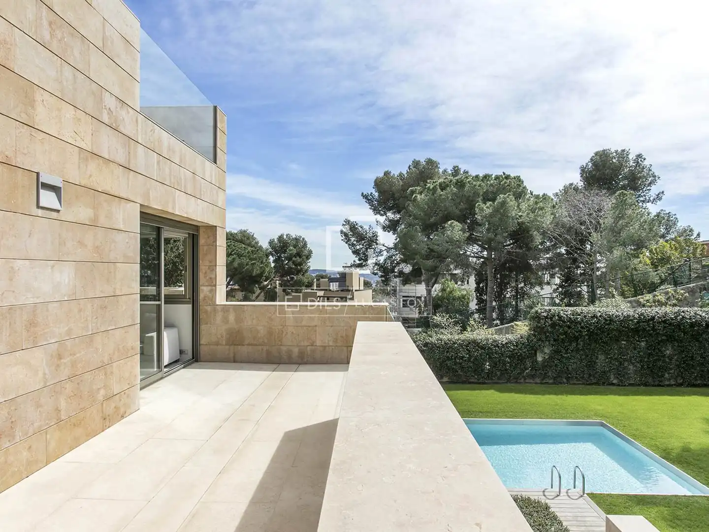 Terrassa de Casa o xalet en venda en Barcelona amb Aire condicionat, Calefacció i Jardí privat