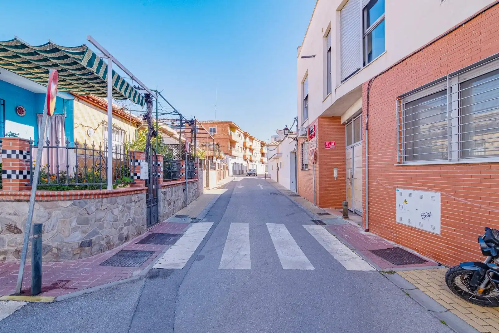 Exterior view of Flat for sale in Peligros  with Air Conditioner, Heating and Storage room