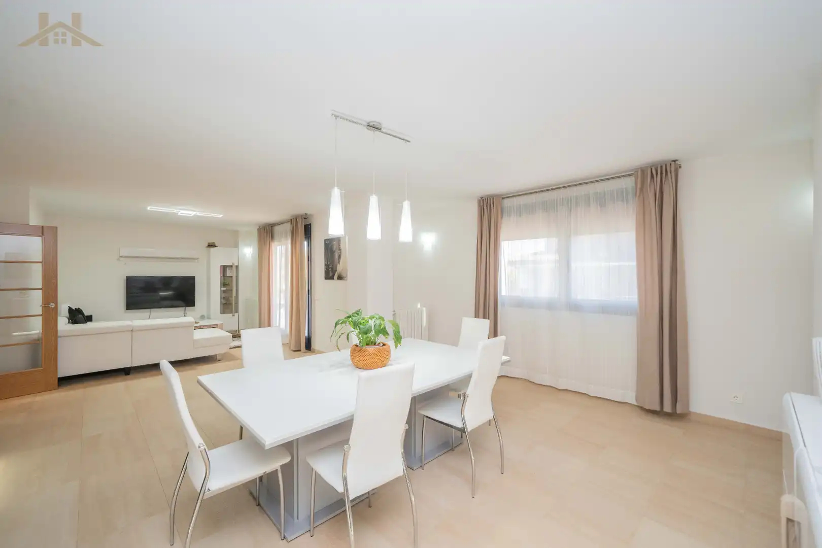 Comedor de Casa o chalet en venta en Miraflores de la Sierra con Aire acondicionado, Calefacción y Jardín privado