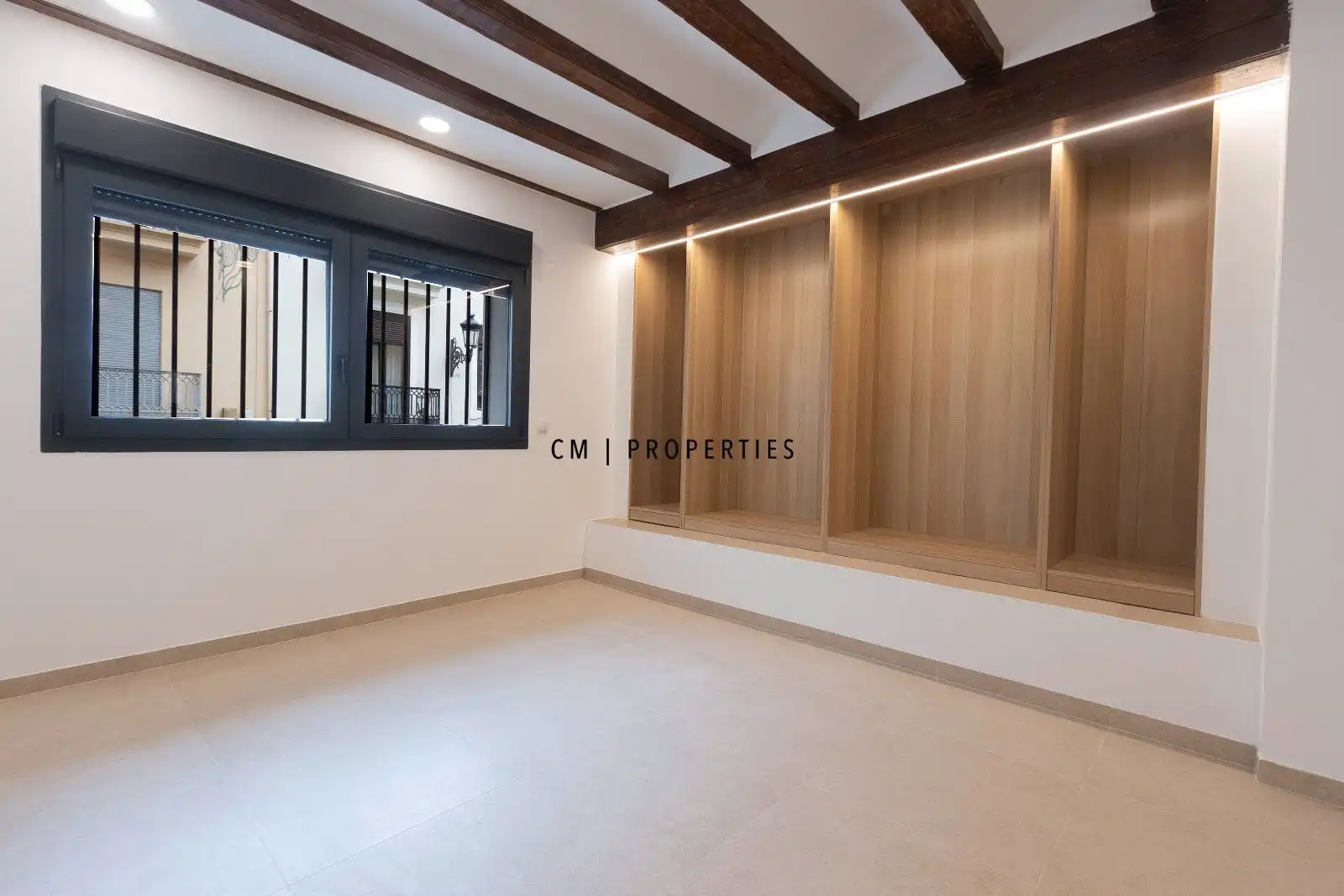 Flat for sale in Valencia  with Air Conditioner, Heating and Swimming Pool
