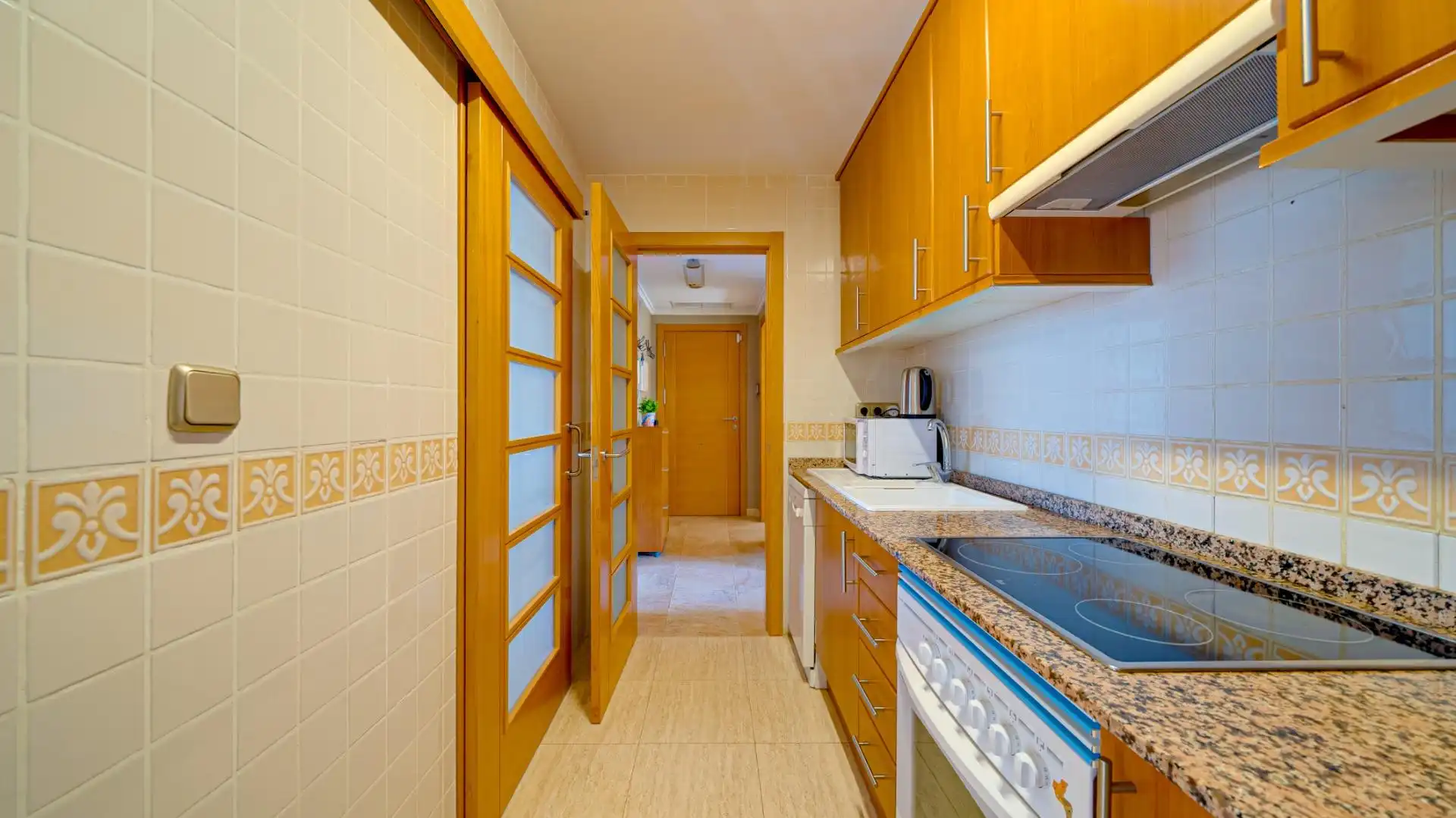 Attic for rent in Calle Ponent, Las Azaleas - Alkadir