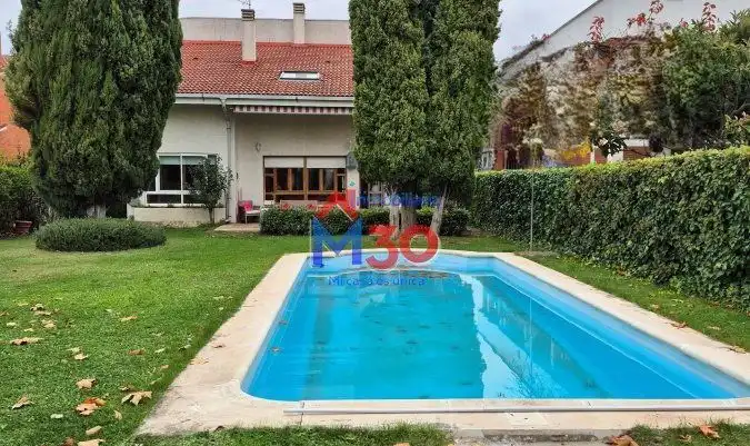 Piscina de Casa o xalet en venda en Miranda de Ebro amb Calefacció i Piscina