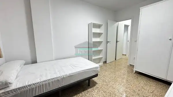 Bedroom of Flat for rent in Granada  with Furnished, TV and Balcony