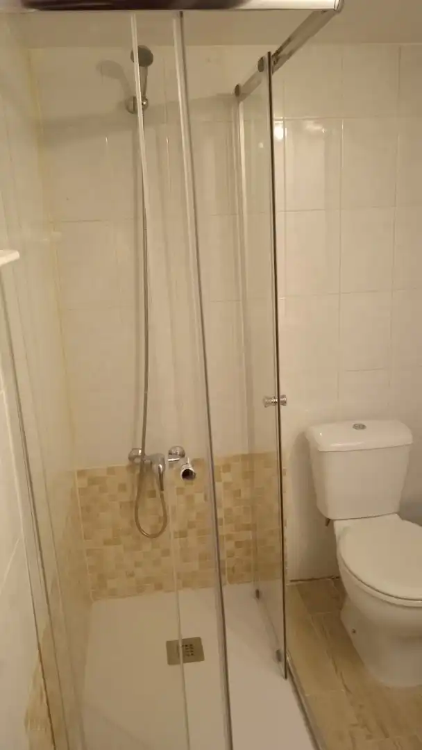 Baño de Apartamento de alquiler en Sevilla con Aire acondicionado, Calefacción y Amueblado