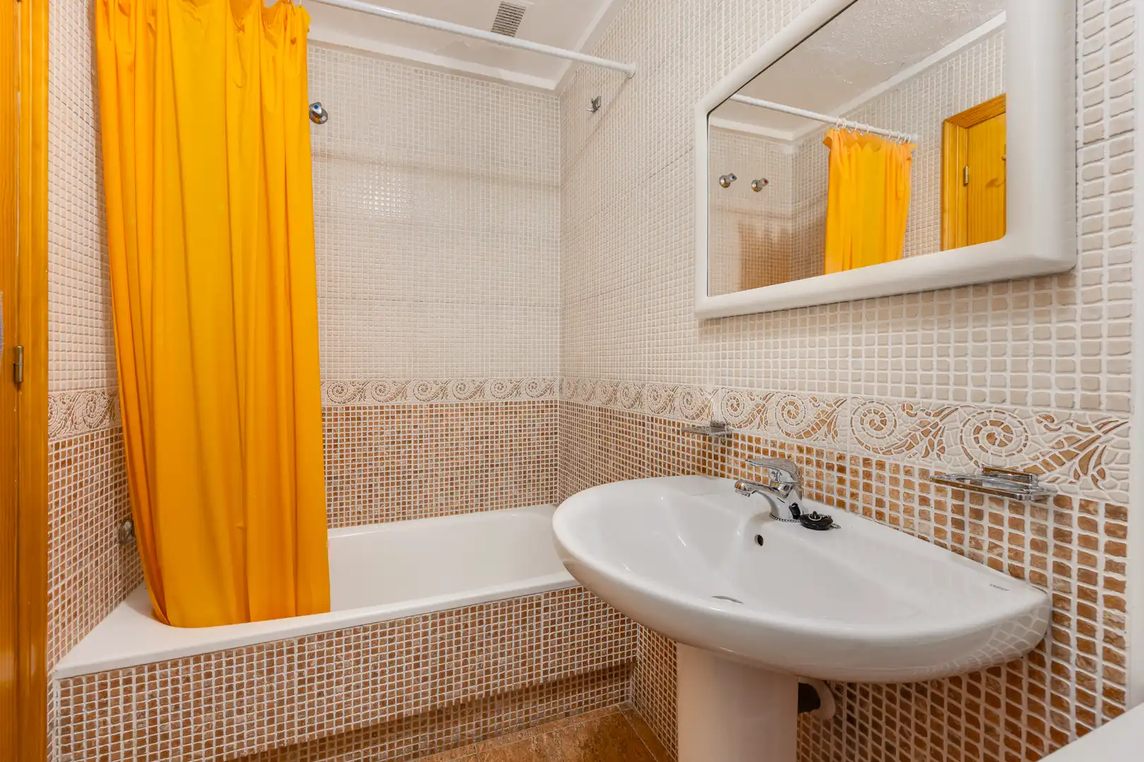 Bany de Pis en venda en Torrevieja amb Terrassa, Moblat i Piscina comunitària