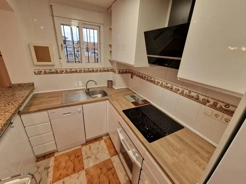 Cuina de Casa o xalet de lloguer en Orihuela amb Aire condicionat, Moblat i Jacuzzi