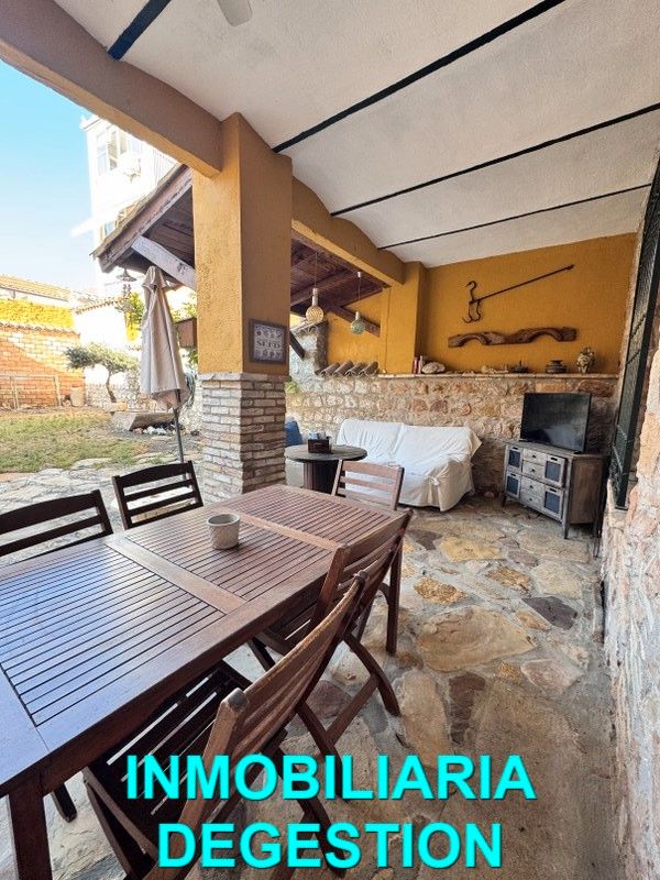 Terrassa de Casa adosada en venda en Linares amb Aire condicionat, Calefacció i Jardí privat